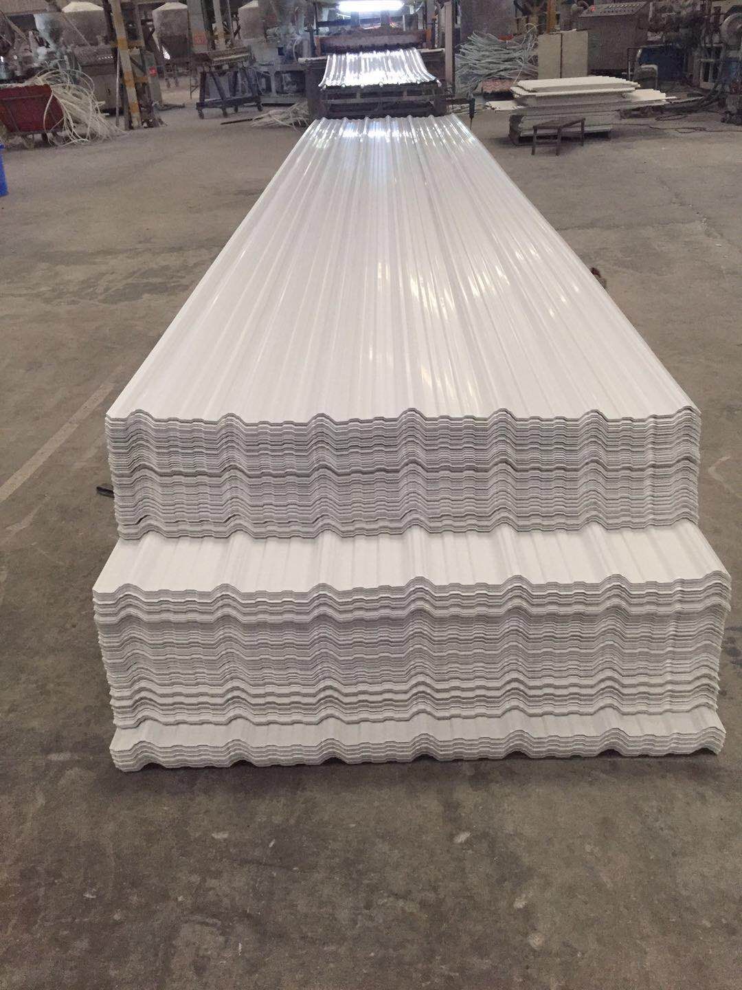 ក្បឿងដំបូល PVC តម្លៃថោក / ការពារមិនជ្រាបទឹក សន្លឹកដំបូលជ័រ upvc សម្រាប់ផ្ទះរោងចក្រ / កូឡុំប៊ី pvc ក្បឿងដំបូល corrugated