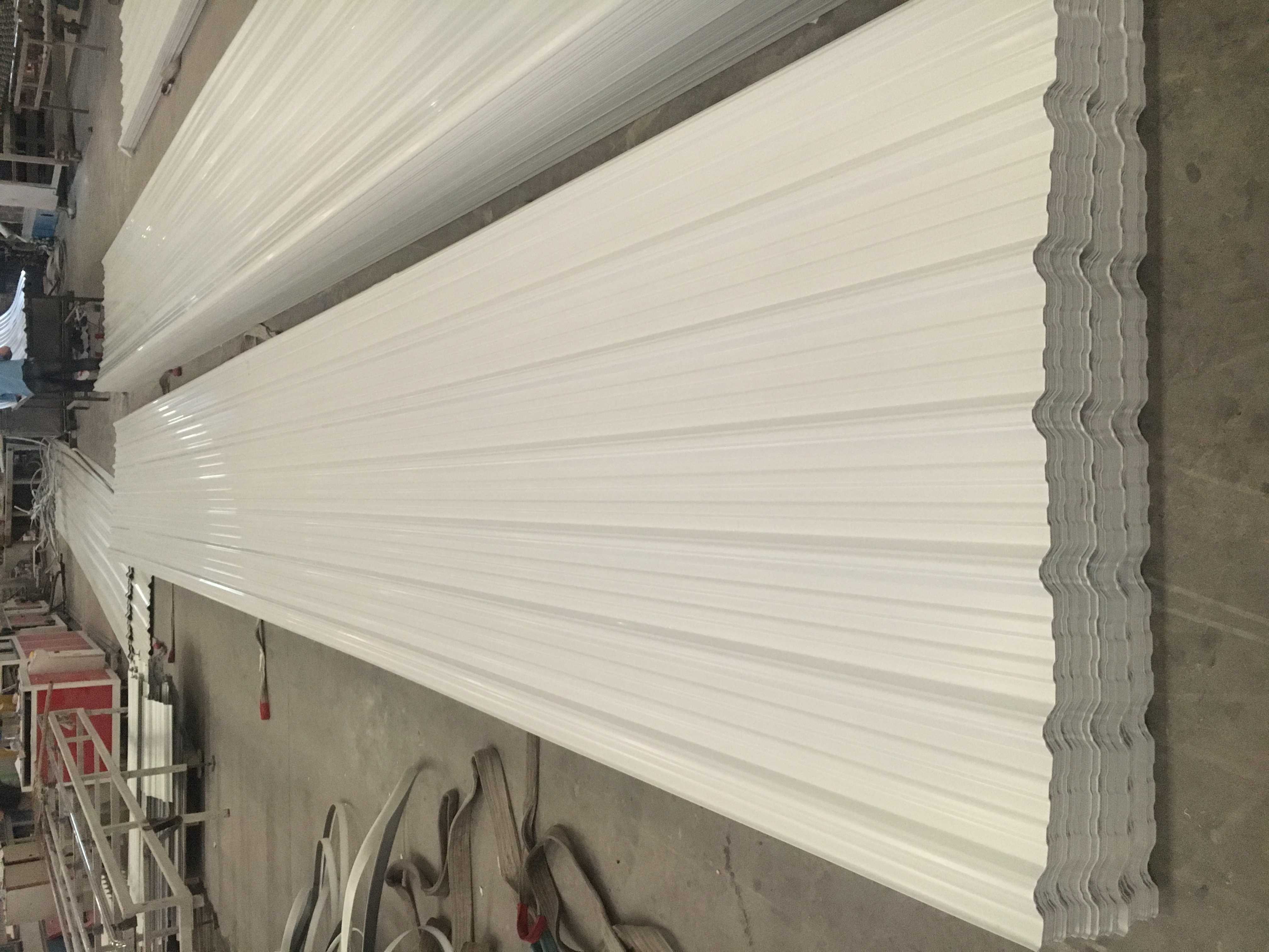 សន្លឹកដំបូល corrugated upvc ដែលមិនប៉ះពាល់ដល់បរិស្ថាន / ក្បឿងដំបូលជ័រ PVC សម្រាប់រោងចក្រ